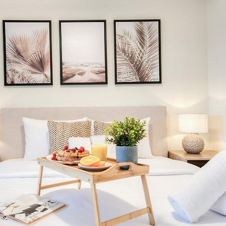 Calm Studio At Sky Gardens Difc By Deluxe Holiday Homes Dubai Bagian luar foto